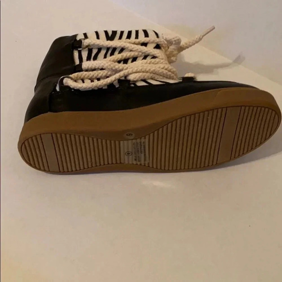 Bumper NAKIA Faux Fur Zebra Print Lined Slipper Boot Bootie Size 6 or 6.5 Left - Picture 5 of 7